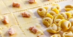 Tortellini Di Valeggio - I Tradizionali -Food Series Store 1141 preparazione dei tortellini bolognesi ricetta pasta fresca sfoglia emiliana con ripieno 1170x600 1