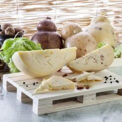 Caciocavallo Pugliese With Pepper (5 Different Organic Pepper) -Food Series Store caciocavallo aromatizzato