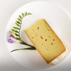 Cave Seasoned Vezzena Slow Food -Food Series Store puzzone di moena1 1300x867 1